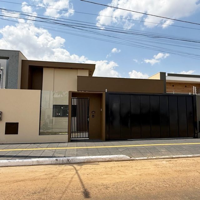 Casa 3 quartos com suíte e closet em terreno de 360 m²