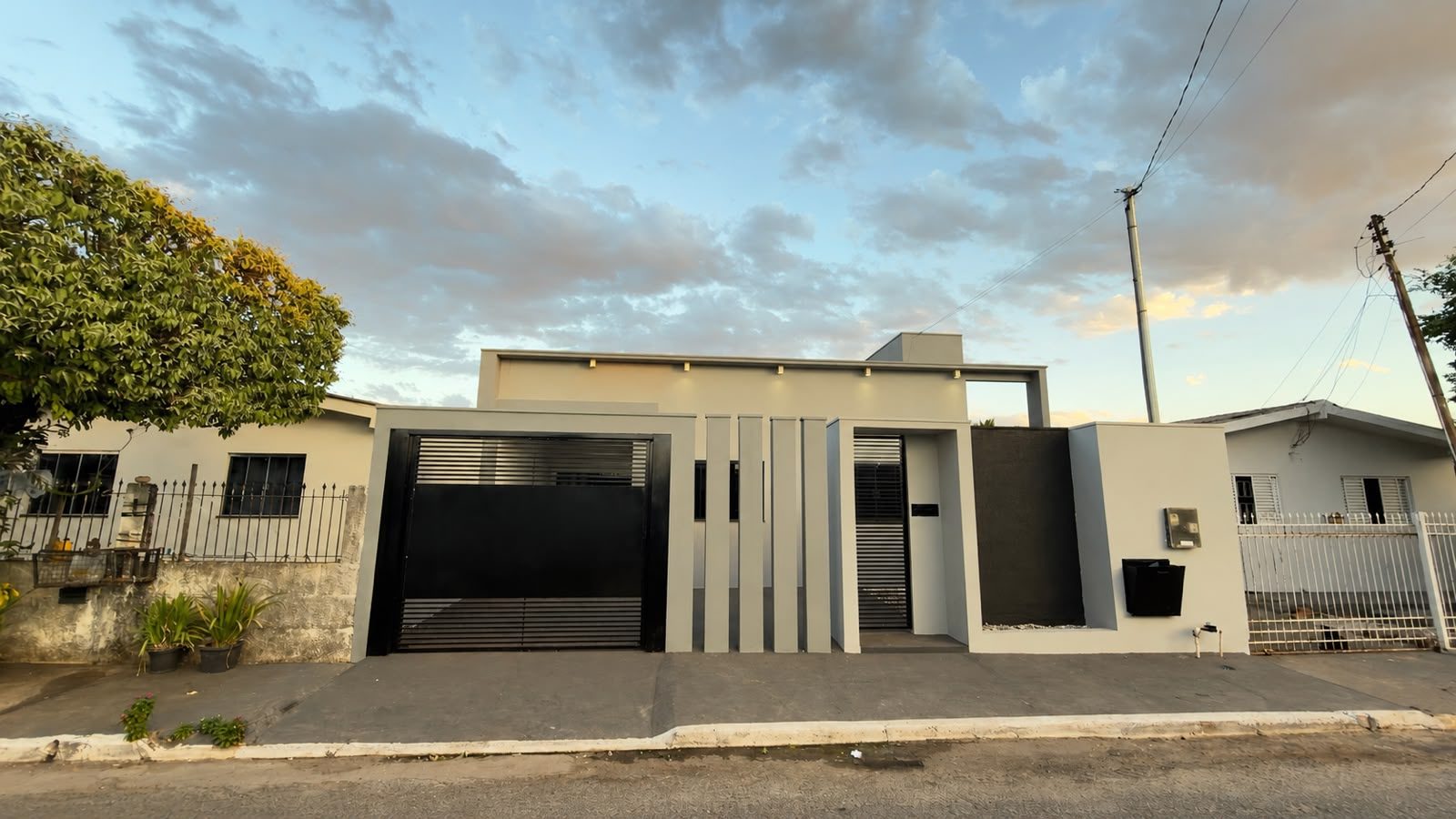 Casa 3 quartos com suíte e churrasqueira