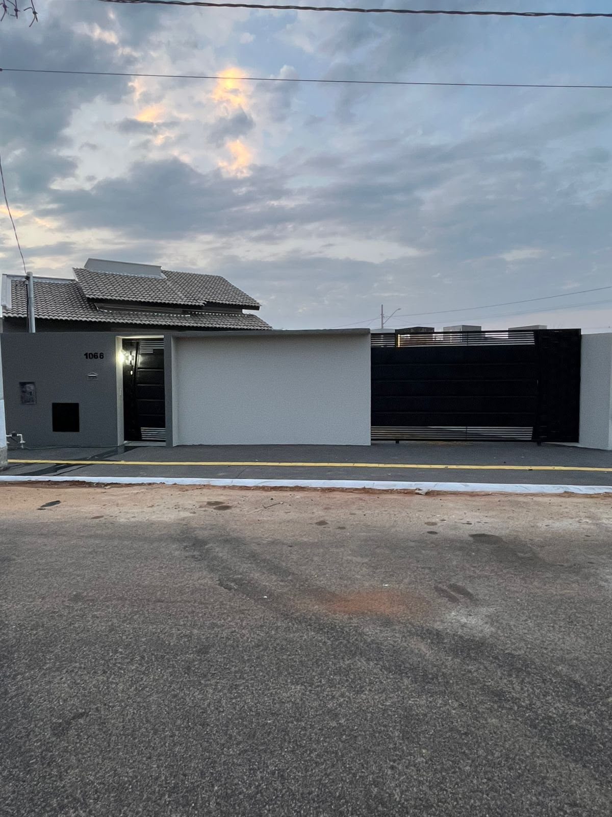 Casa 2 quartos com suíte, pronta entrega